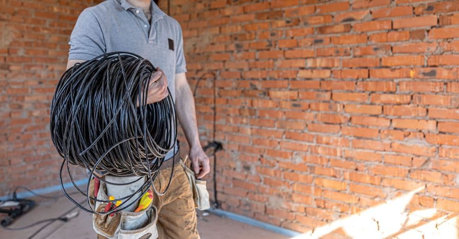 Supervisión de instalaciones eléctricas durante una obra